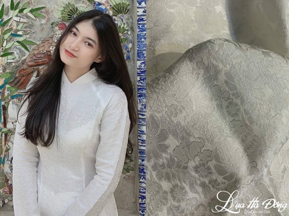   Vải Lụa Hà Đông Hoa Cúc Trắng May Áo Dài Học Sinh 70% tơ tằm (Áo 3,7m + Quần 2,3m) MNV-LHD17