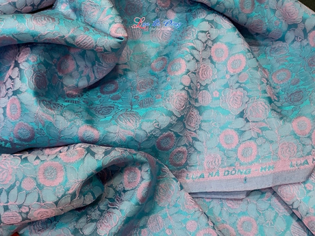 Vải lụa họa tiết hồng nhí xanh hồng 3.7m khổ 90 MNV-LNL122-1