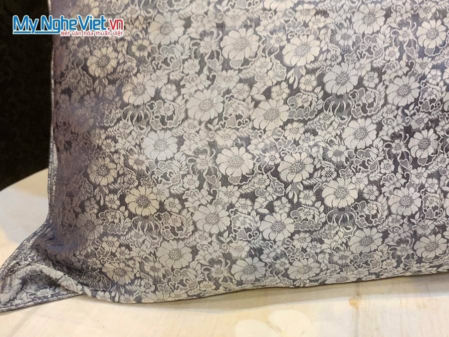 Vỏ Gối Lụa Hà Đông Họa Tiết Hoa Cúc Màu Xám Ghi LNL4040/4