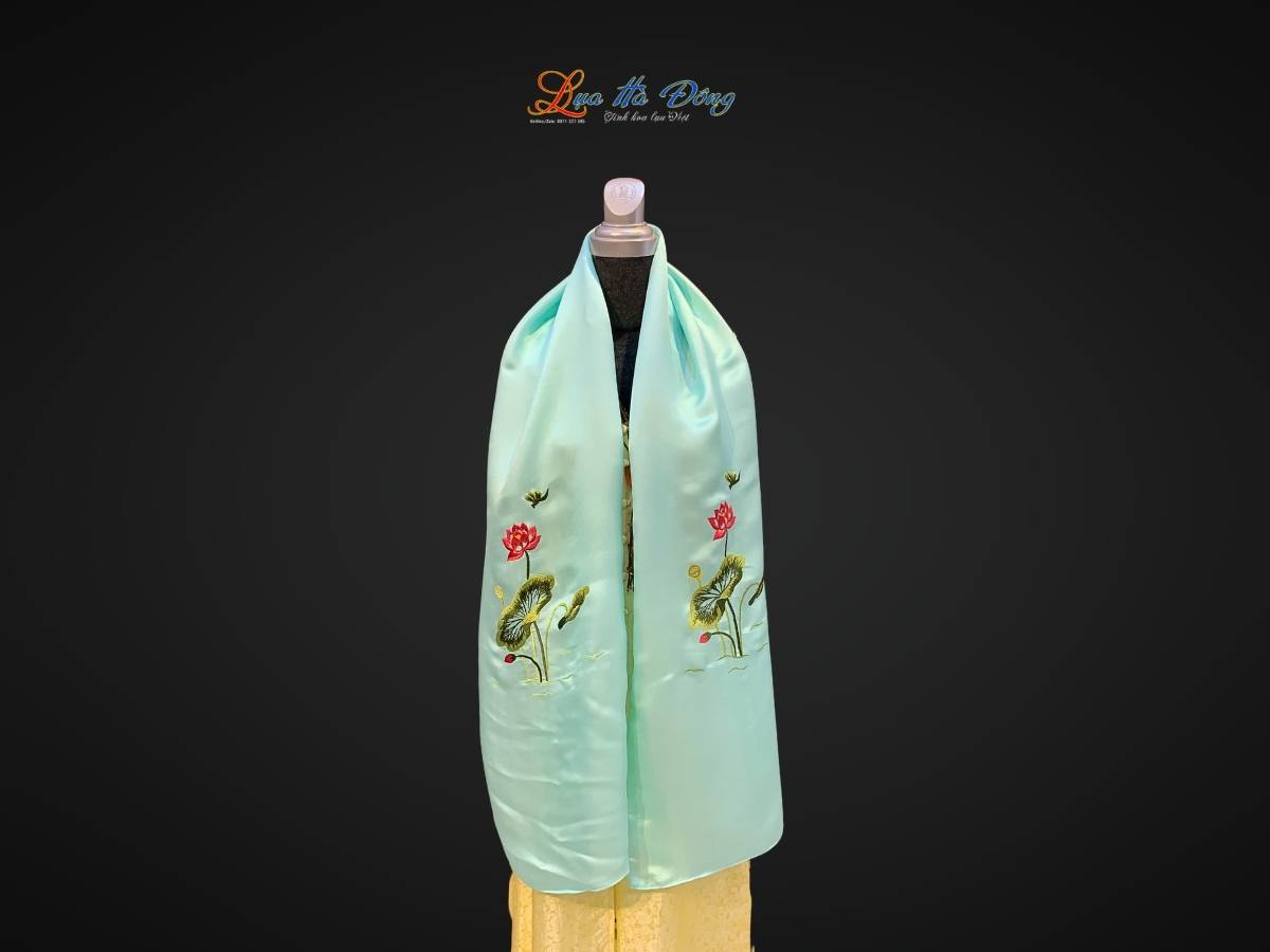 Khăn lụa trơn thêu sen xanh mint MNV-LNL45180/16 Khăn lụa trơn thêu sen xanh mint MNV-LNL45180/16