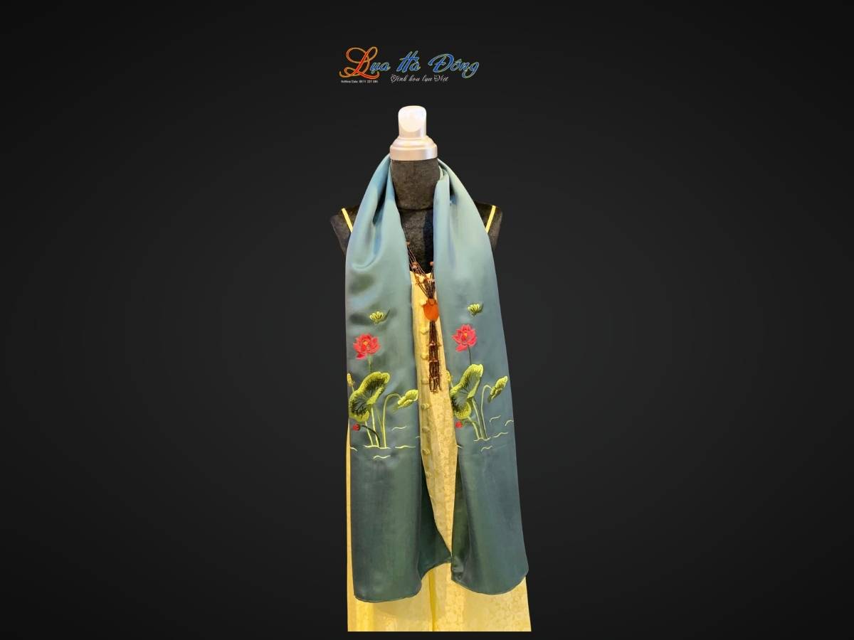 Khăn lụa trơn thêu sen xanh lá MNV-LNL45180/7 Khăn lụa trơn thêu sen xanh lá MNV-LNL45180/7